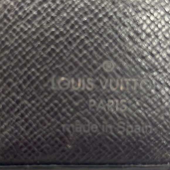 Authentic Louis Vuitton Bifold Wallet Black Epi - Picture 9 of 16